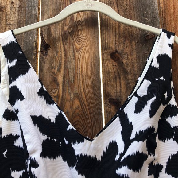 WHBM Sleeveless Fit and Flare Dress 14 - Picture 6 of 10